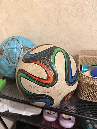 Футбольный мяч Adidas Brazuca (дизайн ЧМ-2014) - Классическая at lalafo.kg Футбольный мяч Adidas Brazuca (дизайн ЧМ-2014) - Классическая