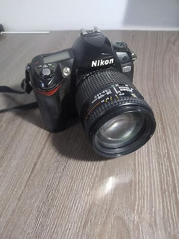 Зеркальная камера Nikon D70 с объективом AF Nikkor 28–105mm