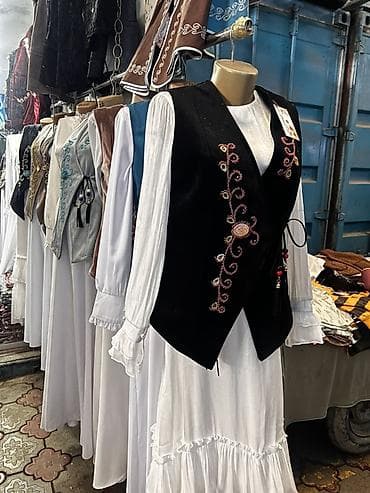 Спортивная одежда: Другие жилеты XS, S, M, цвет - Черный — 1