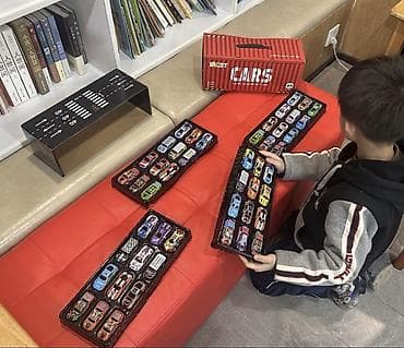 kinder stranger things: Набор машинок в подарочном контейнере 48 штук. - Тематический бокс в — 3