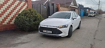 BYD Qin: 2022 г., Гибрид, Седан