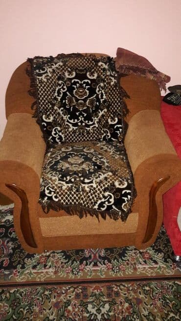 угловой диван из кожзаменителя: Продаю диван и 2 кресла — 2