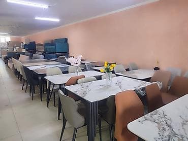 Обеденные наборы: столы с эффектом мрамора и стулья - Современные at lalafo.kg Обеденные наборы: столы с эффектом мрамора и стулья - Современные
