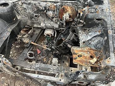 lada 2105: На разборе Мазда переходка кому что надо звоните здесь что осталось — 4