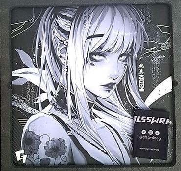 Игровой коврик для мыши GLSSWRK (Glsswrksgg) с аниме-иллюстрацией -