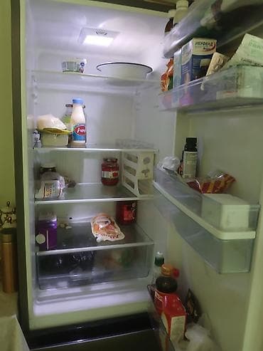 холодильник купе: Холодильник Hisense, Двухкамерный — 1