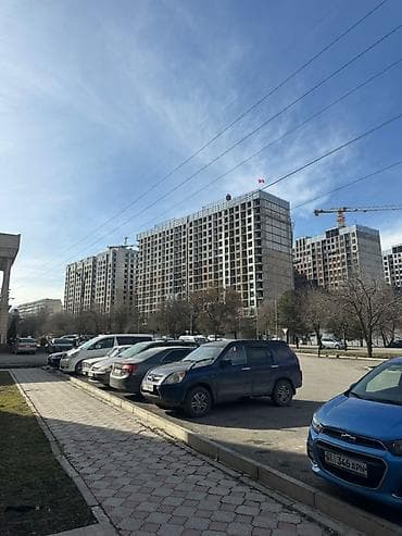 Недвижимость: 1 этаж Первая линия Площадь: 630 м² Арендная ставка: 5 $/м² Сдаётся — 7