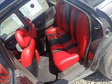 раф читири: Тюнингованный седан (4 двери) с ярким спортивным стилем. Основные — 2