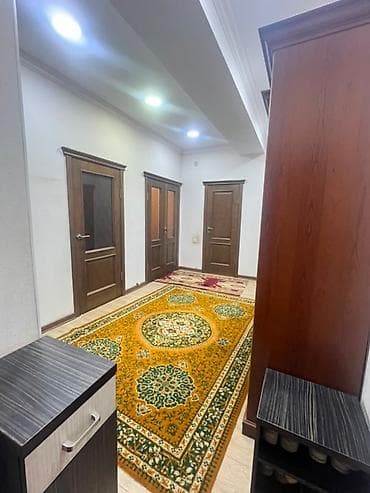 комната продам: Продаётся полноценная 2-х комнатная квартира 80м². Душ и туалет — 1