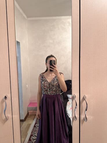 Айымдардын кийими: Кече көйнөгү, А-силуэт, Узун модель, Жеңдери жок, Пайеткалары менен, S — 3