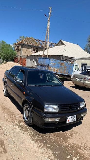 Volkswagen: Volkswagen Jetta: 1994 г., 1.8 л, Механика, Бензин, Седан — 2