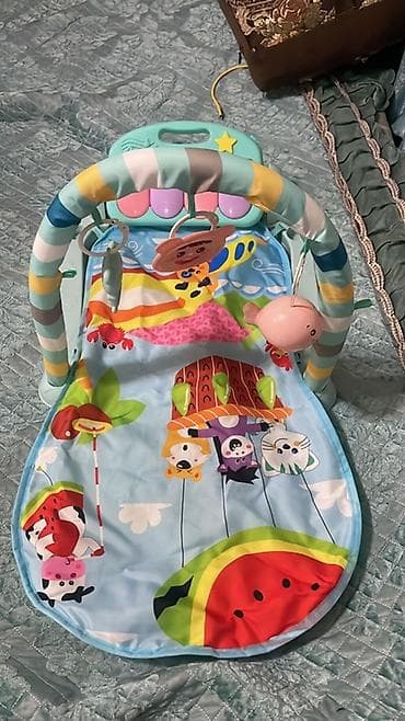 волейболный обувь: Развивающий коврик-манеж для младенца с дугой и подвесными игрушками — 1