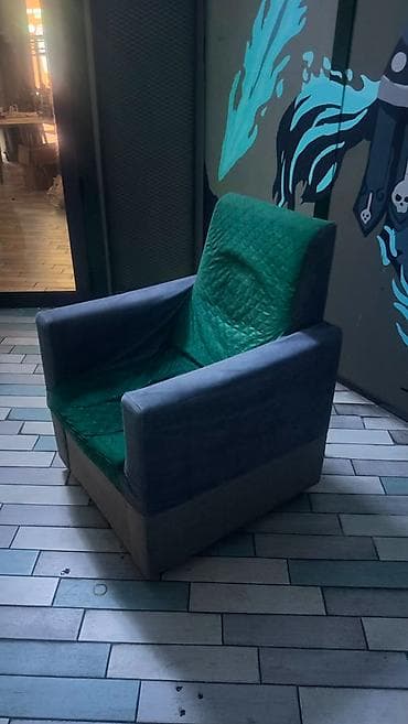 sofa bed: Кресло мягкое, с широкими подлокотниками и глубокой посадкой. - — 2