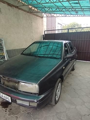 bud e9: Volkswagen Vento: 1993 г., 2 л, Механика, Бензин, Седан — 3