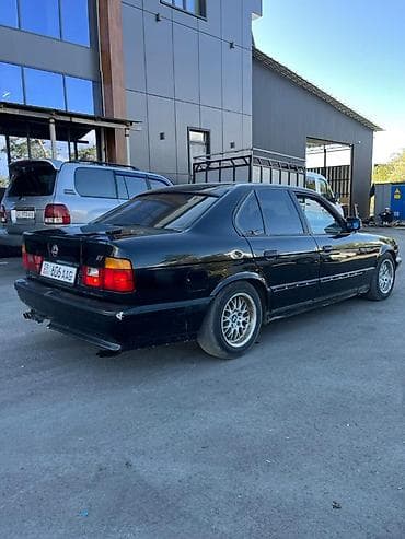 citroen ami: BMW 5 series: 1991 г., Седан — 4