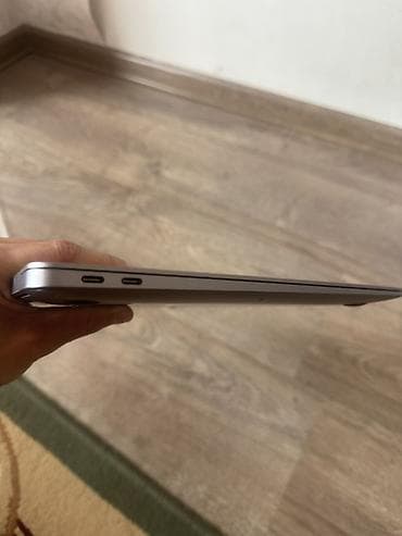 i3: MacBook Air 13" (Retina, 2020), цвет Space Gray. Характеристики: ОЗУ — 6