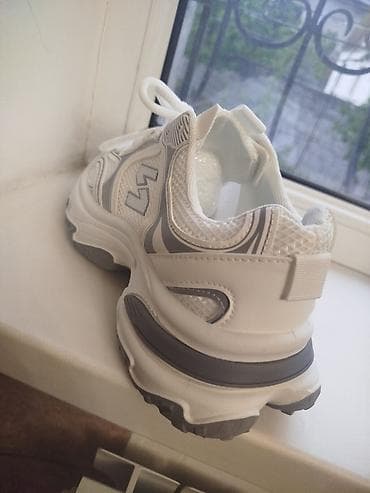 foot patch: 42-размер. Толстая подошва которая увеличивает рост при ношении на 3-5 — 4