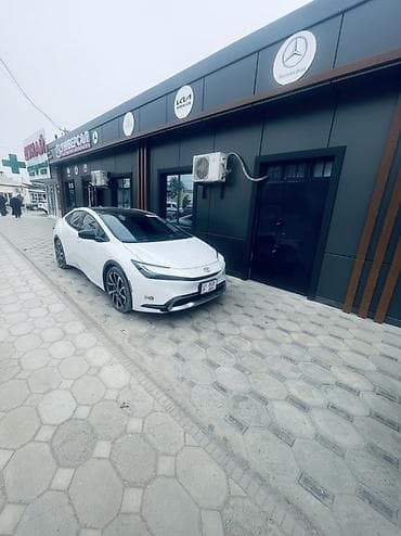 Toyota Prius: 2024 г., 2 л, Вариатор, Гибрид, Лифтбек — 2
