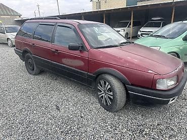 Volkswagen Passat Variant: 1990 г., 1.8 л, Механика, Бензин, Универсал