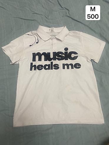 футболка с длинными рукавами: Поло с принтом “music heals me” - Белая футболка-поло с воротником на — 1