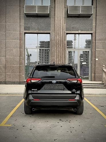 таёт: Toyota RAV4: 2020 г., 2.5 л, Вариатор, Гибрид, Кроссовер — 4