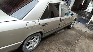 Mercedes-Benz W124: 1988 г., Седан — 9