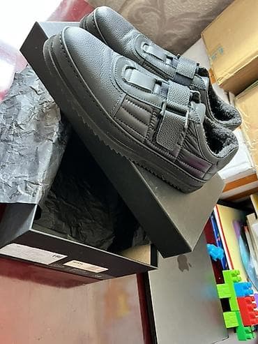 брендовая одежда бишкек: Мужские кроссовки, 39, Б/у, цвет - Черный — 4