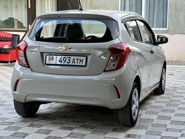 самые дешёвые авто: Chevrolet Spark: 2015 г., 1 л, Вариатор, Бензин, Хэтчбэк — 3