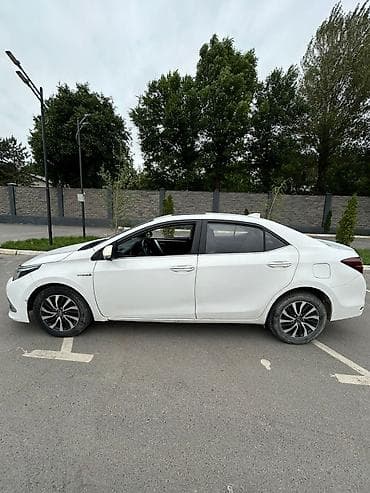 corolla: Toyota Corolla: 2018 г., 1.8 л, Автомат, Гибрид, Седан — 3