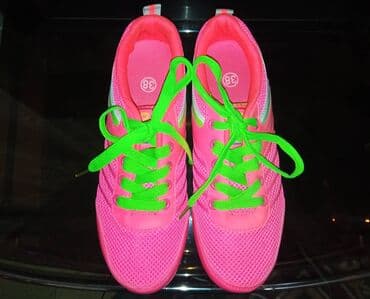 Киреге берилүүчү кийимдер: ПРОДАЮ новые кроссовки.Размер - 38. Лучше писать на Whatsapp,по — 2