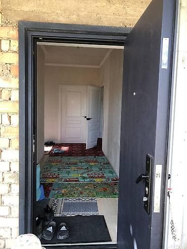 Үйлөрдү ижарага берүү: Сдаём 1-й этаж 2-х этажного земляного дома. Со всеми условиями — 1