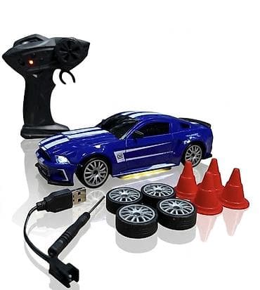 Радиоуправляемый спортивный автомобиль с комплектом для дрифта