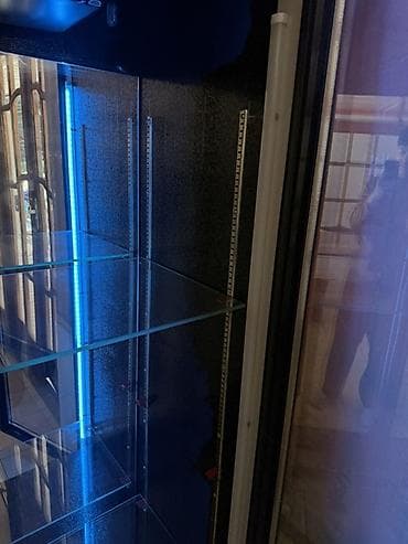 Оборудование для бизнеса: Продается холодильная витрина в отличном рабочем состоянии. Подойдет — 2