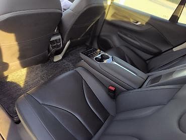 сидения откидной: HONGQI — интерьер автомобиля, современный и технологичный - — 3