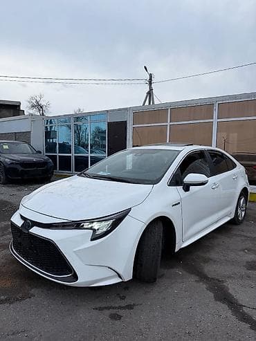 levin: Toyota Corolla: 2021 г., 1.8 л, Автомат, Гибрид, Седан — 2