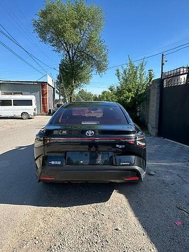 обмен на тайота ист: Toyota bZ3: 2023 г., Электромобиль, Седан — 2