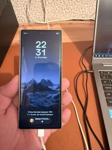 складной телефон: Смартфон-раскладушка с большим внутренним экраном Основное: - — 1