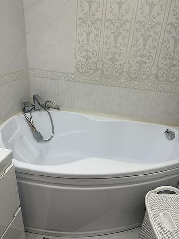 Акриловая ванна с асимметричной чашей - Тип: угловая, асимметричная -