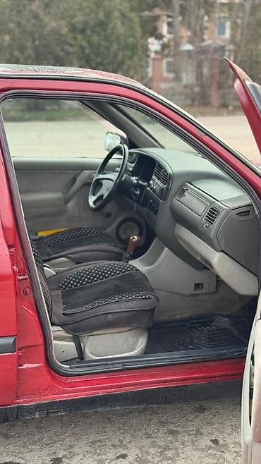 r18 audi: Volkswagen Vento: 1992 г., 1.8 л, Механика, Бензин, Седан — 9