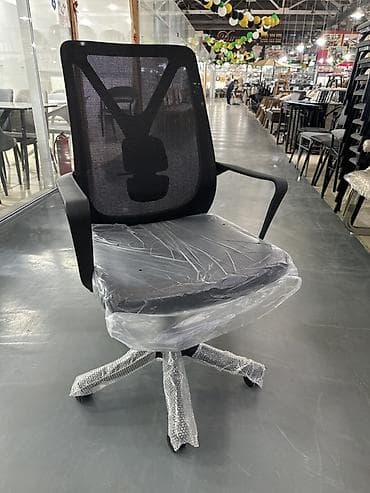 купит компьютерное кресло: Офисное кресло, С колесиками, цвет - Черный — 3