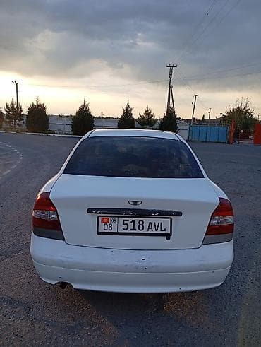 subaru b3: Белый седан компакт-класса. Основные характеристики: - Тип кузова — 10