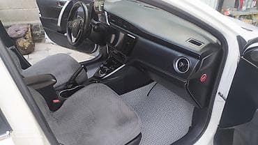 step 2: Toyota Corolla: 2019 г., 1.8 л, Вариатор, Гибрид, Седан — 4