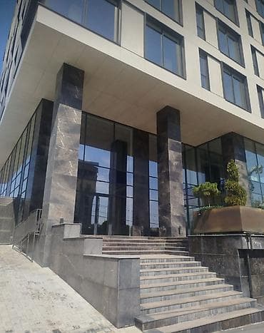 Кыймылсыз мүлк: Кеңселерди ижаралоо, 70 м², Бизнес борборунда, Тоолор көрүнүп турат, 1-катар — 3
