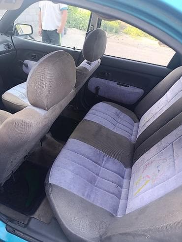 smart car: Mazda 121: 1991 г., 1.3 л, Механика, Бензин, Седан — 8