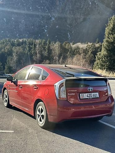 prius v: Toyota Prius: 2013 г., 1.8 л, Вариатор, Гибрид, Хэтчбэк — 3