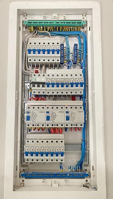 Электромонтажник