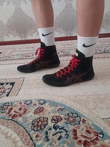 перчатки стерильные купить: Мужские кроссовки, 44, Asics, Б/у, цвет - Черный — 1