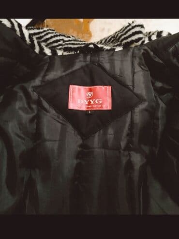 шерстяные кофты женские больших размеров: Женский пуховик с капюшоном, размер L. - Цвет: чёрный. - Отделка — 4