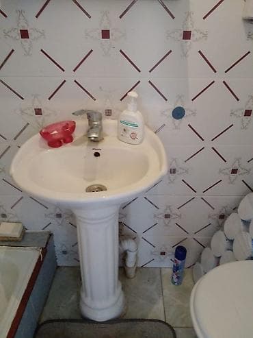 Үйлөрдү сатуу: Продаётся двухэтажный частный дом с большим двором. Основные — 10