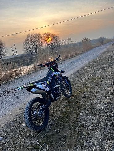 корейский мопед: Куб 300, Воденное охлаждение 172 mm Мотор Размер колёс 21,18 — 3